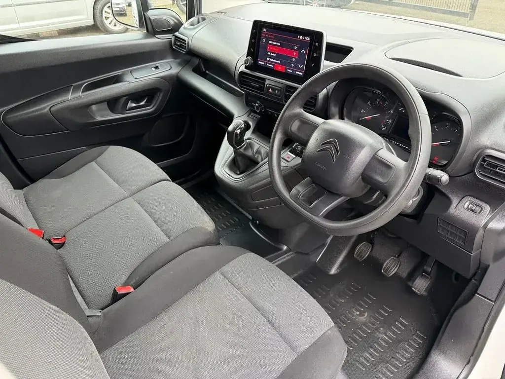 Used Citroën Berlingo 100 HP (73 kW) 2021 White MPV
