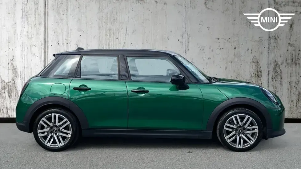 Used Mini Cooper Hatch 113 kW (154 HP) 2025 Green Hatchback