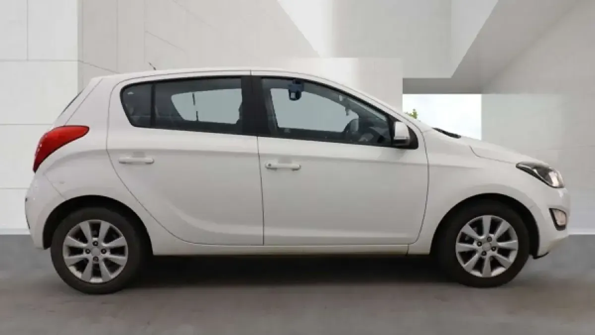 Used Hyundai i20 Active 85 HP (62 kW) 2014 White Hatchback
