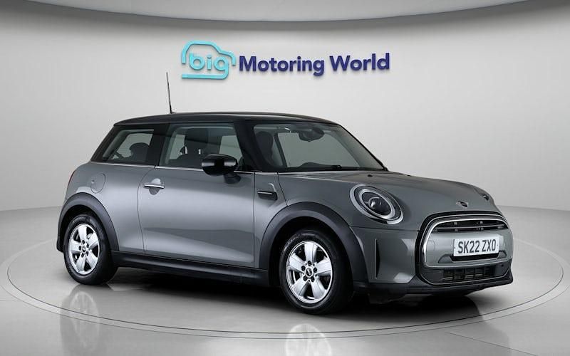 Usado Mini Cooper Classic 136 HP (100 kW) 2022 Cinzento Citadino