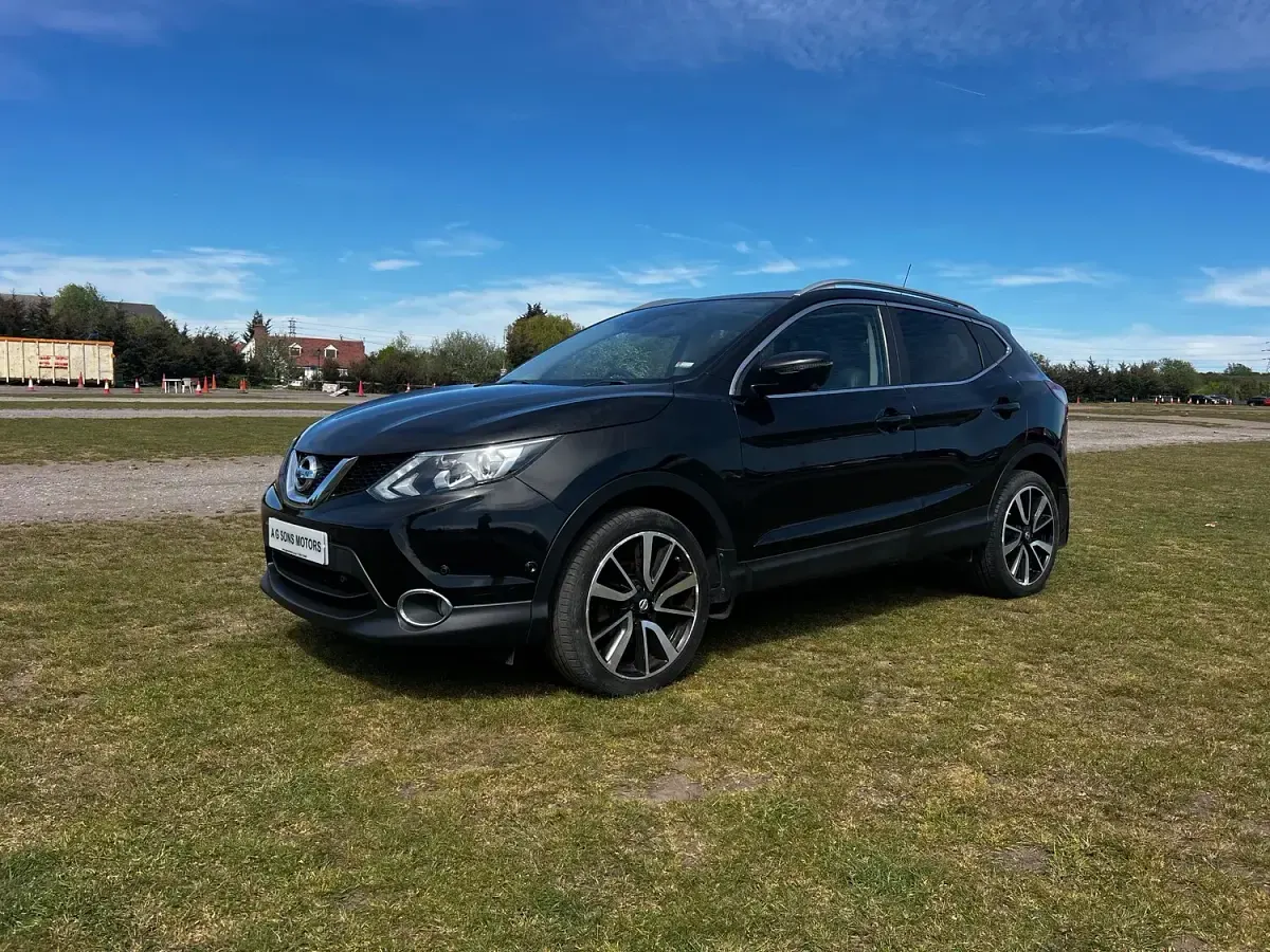 Używany Nissan Qashqai Tekna 115 KM (84 kW) 2016 Czarny SUV