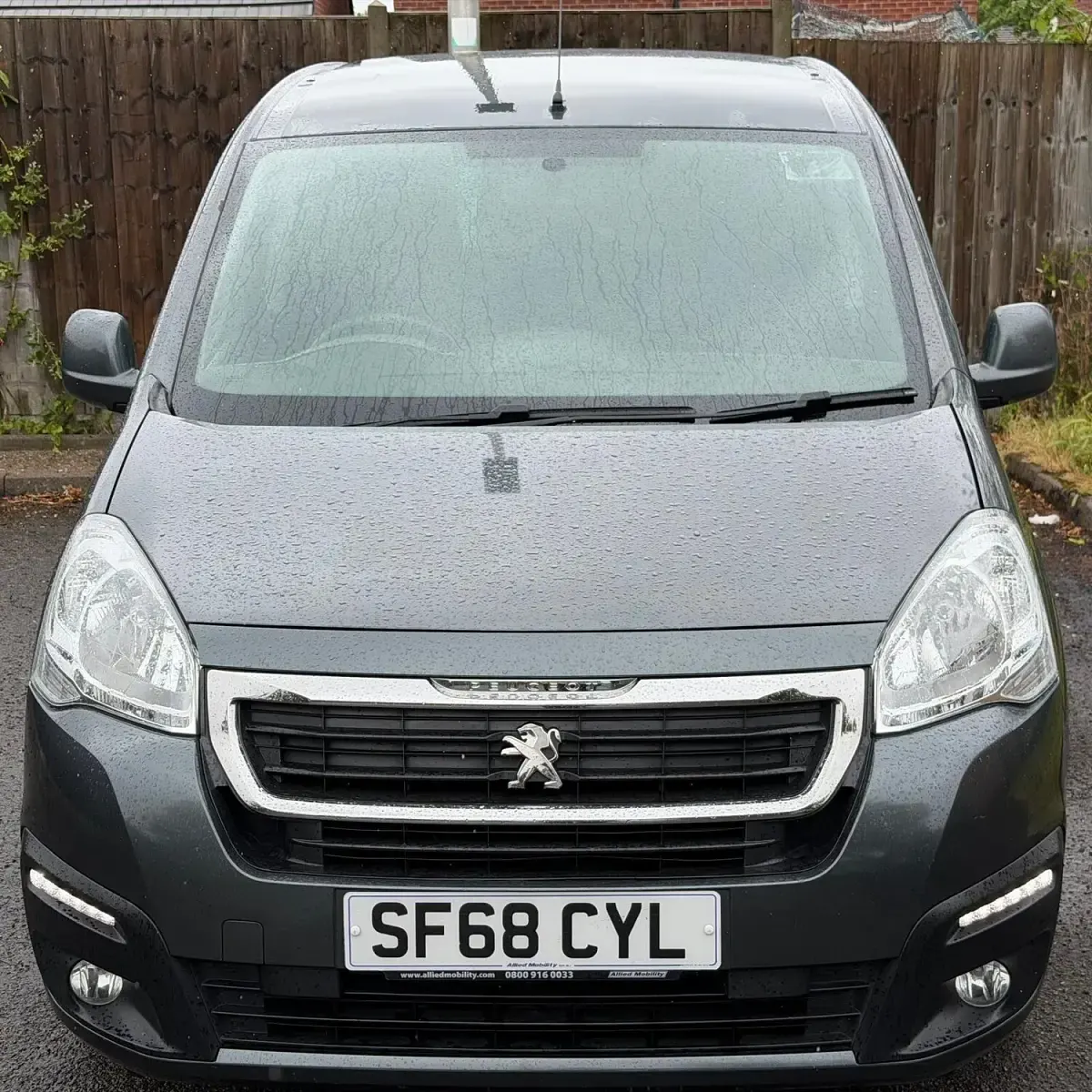 Used Peugeot Partner 90 HP (66 kW) 2019 Grey MPV