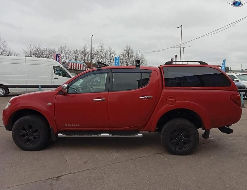 Used Mitsubishi L200 2014 Red Pickup
