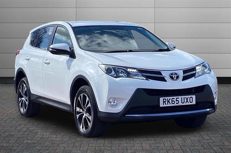 Used Toyota RAV4 124 HP (91 kW) 2015 Pure white SUV