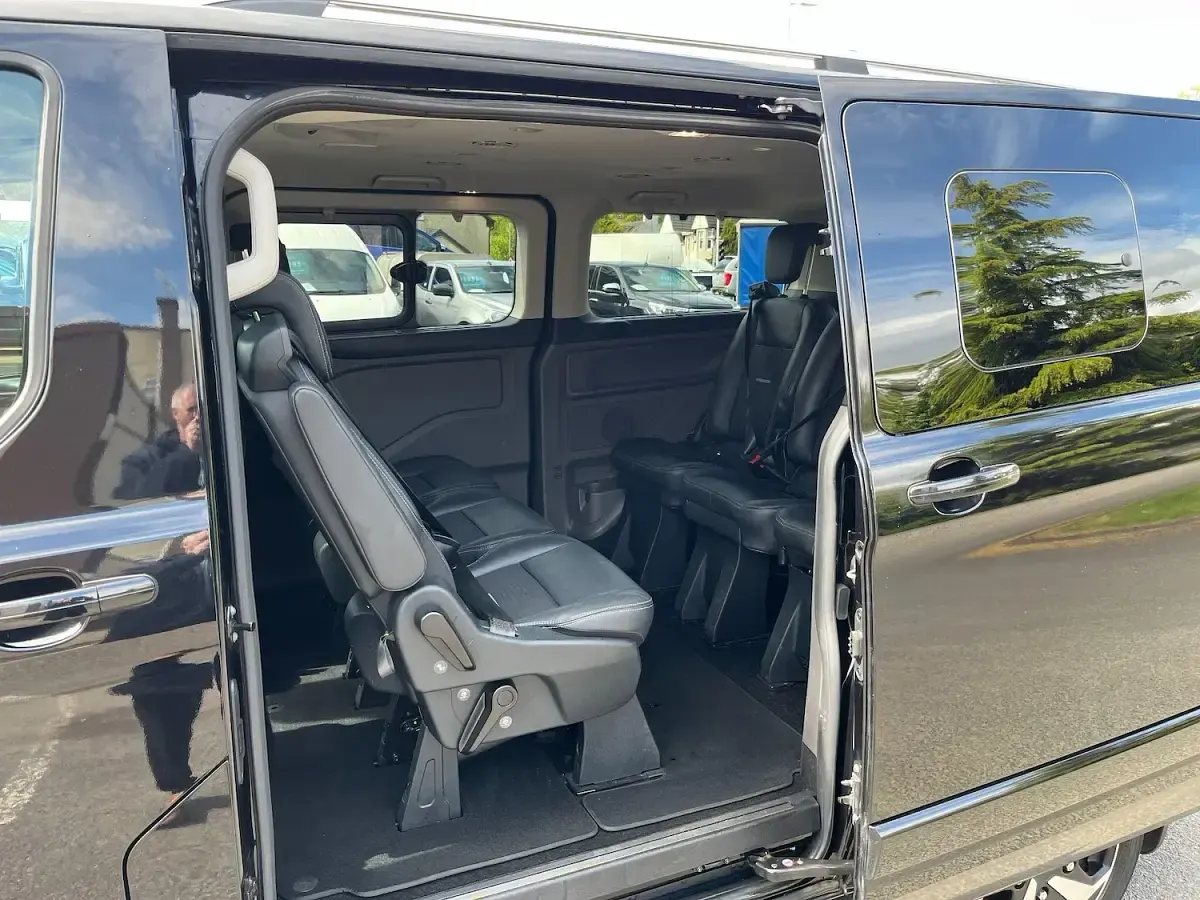Used Ford Tourneo Active 130 HP (95 kW) 2022 Black MPV