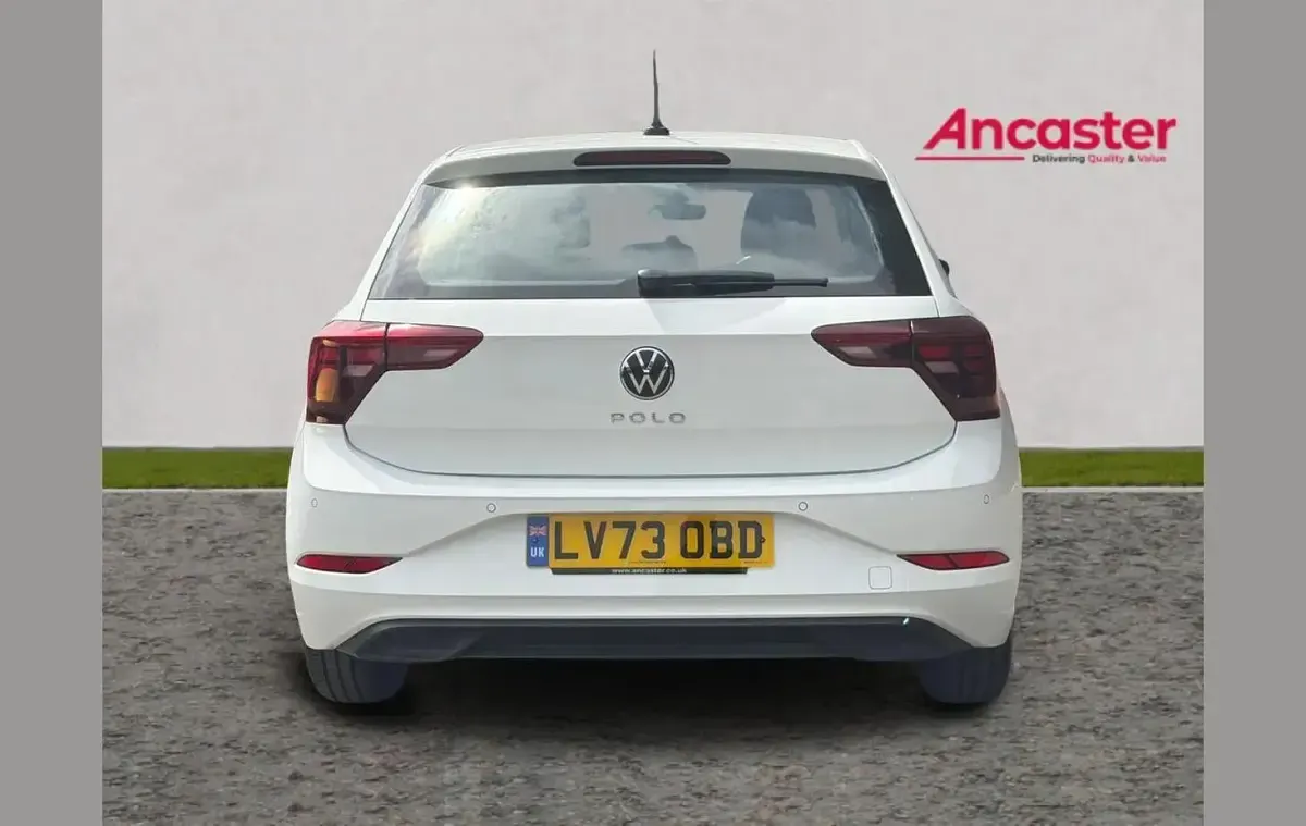 Used VW Polo Life 94 HP (69 kW) 2023 White Hatchback