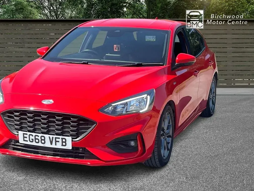 Used Ford Focus ST-Line 125 HP (91 kW) 2019 Red Hatchback