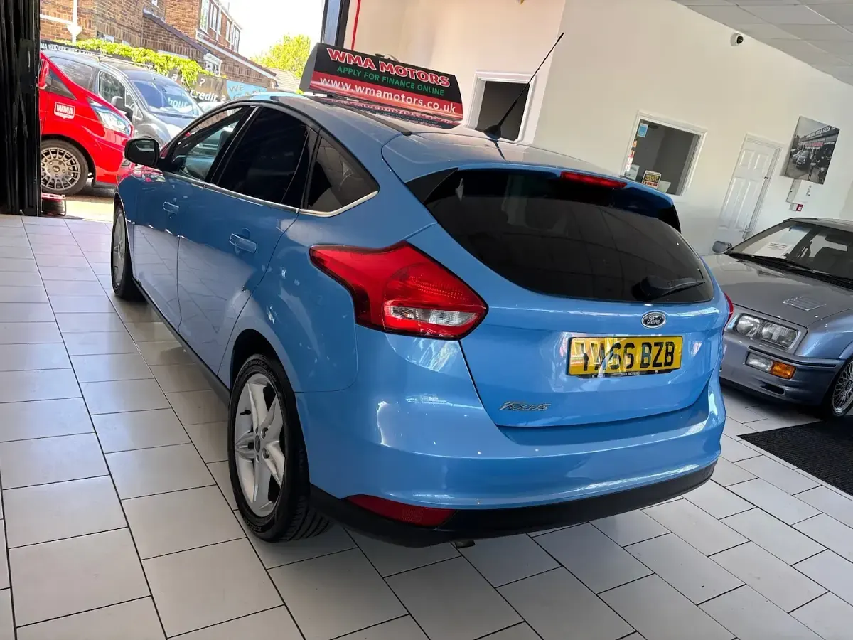 Used Ford Focus Zetec 120 HP (88 kW) 2016 Blue Hatchback