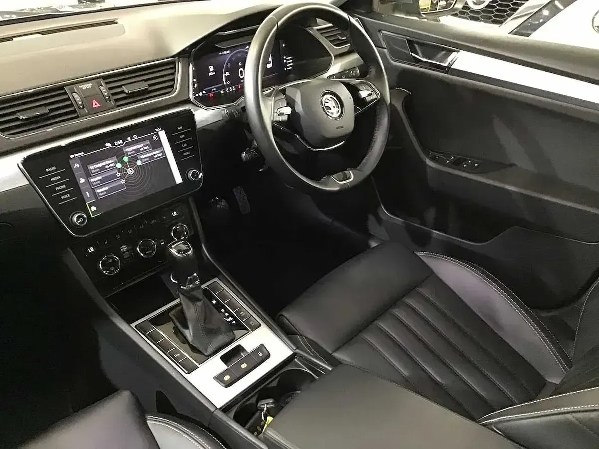 Used Skoda Superb SE Technology 160 HP (117 kW) 2023 Graphite grey metallic Hatchback
