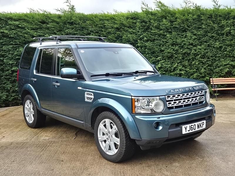 Blue Used 2020 Land Rover Discovery 5 SE SUV | £25,995 - Image 1/4