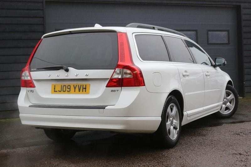 Used Volvo V70 SE Lux 2009 White Estate