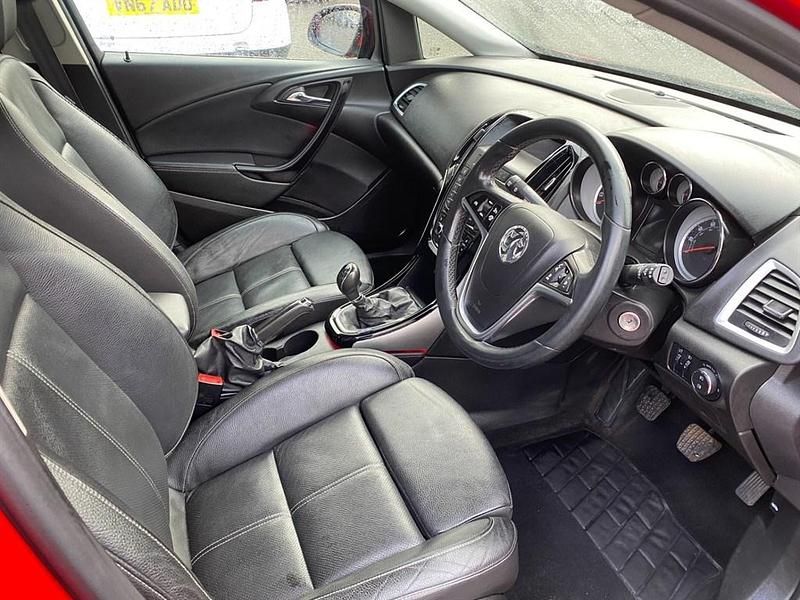 Used Vauxhall Astra Elite 165 HP (121 kW) 2016 Red Hatchback