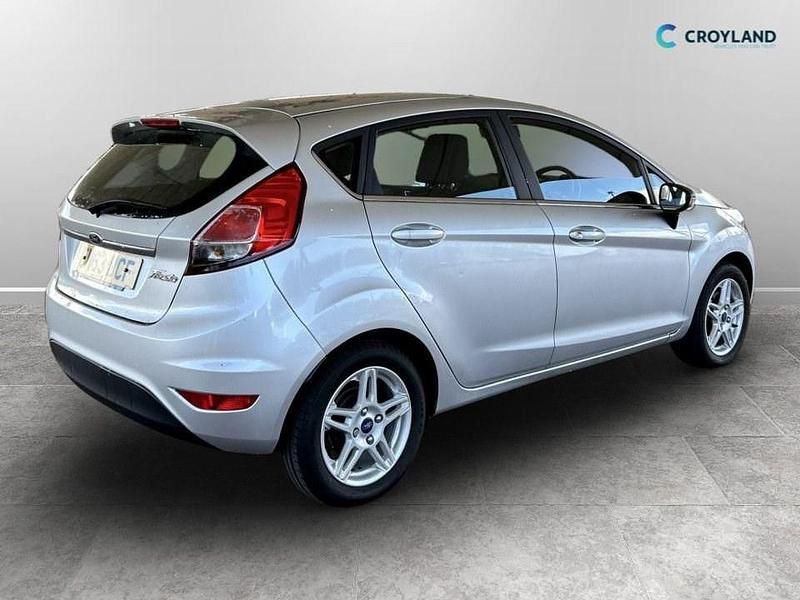 Used Ford Fiesta Zetec 80 HP (58 kW) 2014 Silver Hatchback