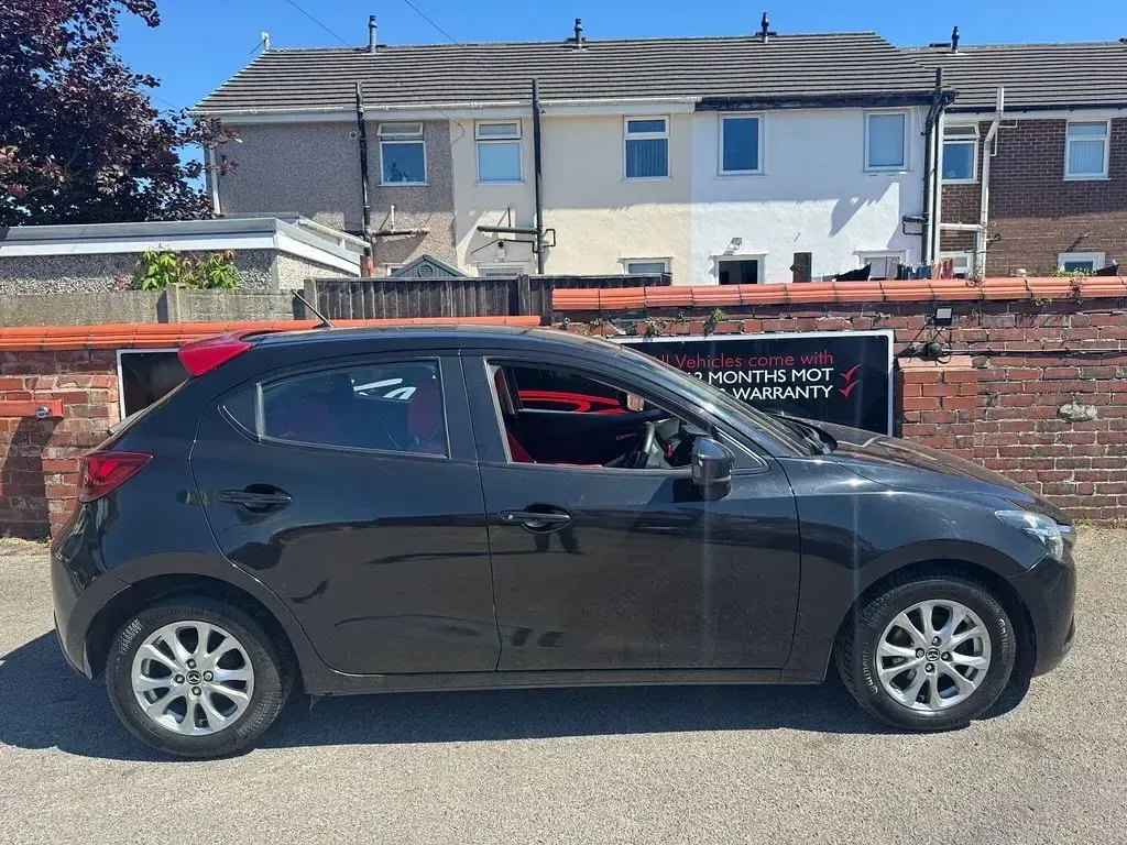 Used Mazda 2 Edition 90 HP (66 kW) 2017 Black Hatchback