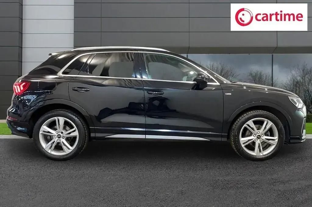 Second-hand Audi Q3 S-Line 150 CP (110 kW) 2023 Negru SUV