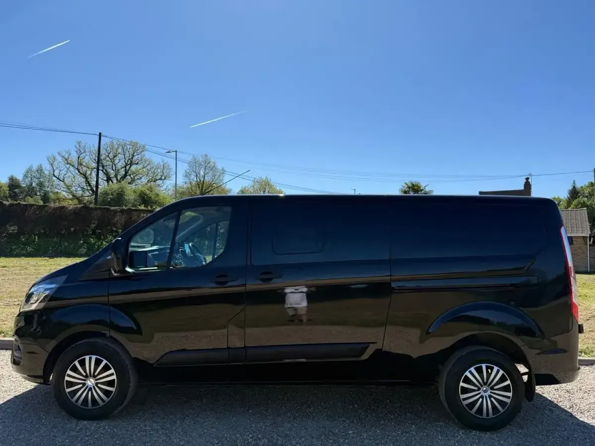 Usado Ford Transit Custom Trend 130 HP (95 kW) 2023 Preto Van