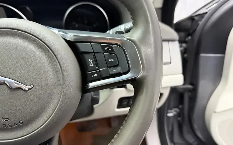 Used Jaguar XF Portfolio 179 HP (131 kW) 2018 Grey Sedan