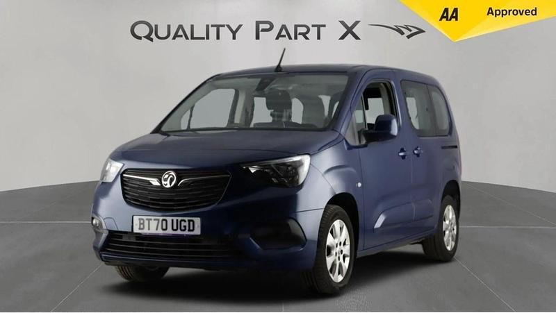 Second-hand Vauxhall Combo S 100 CP (73 kW) 2020 Albastru Monovolum