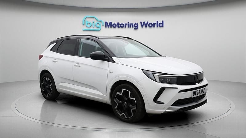 White Used 2024 Vauxhall Grandland X Ultimate SUV | £19,800 (Fair price) - Image 1/4