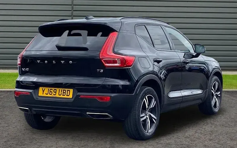 Usado Volvo XC40 R-Design 163 HP (119 kW) 2021 SUV