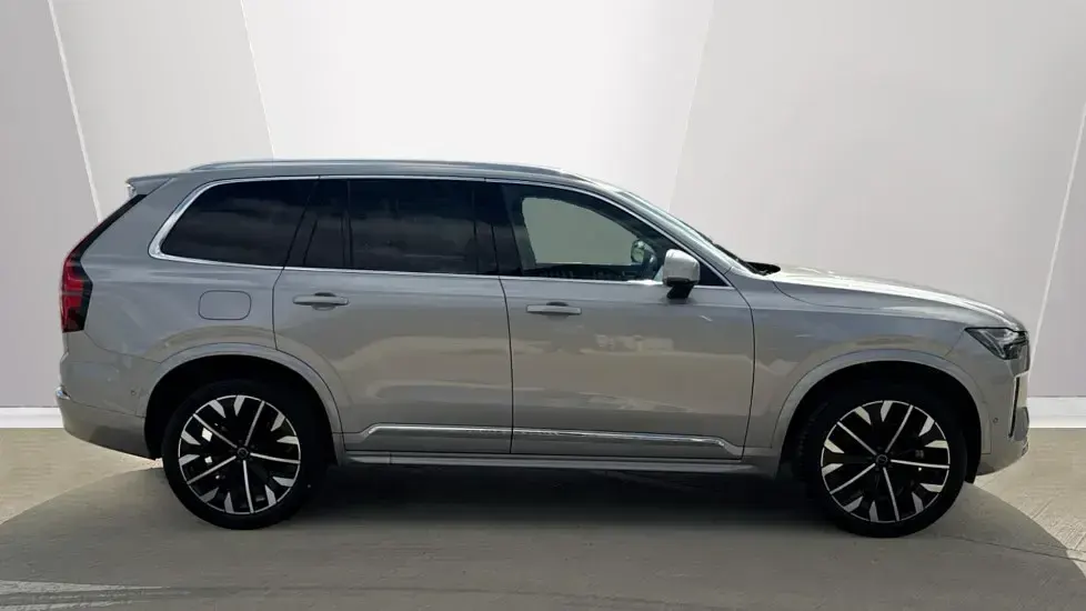 Used Volvo XC90 Ultra 250 HP (183 kW) 2025 Silver dawn SUV
