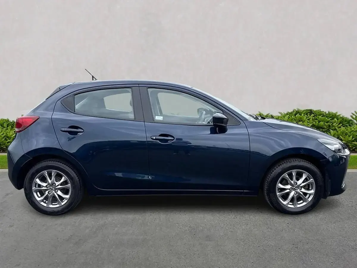 Used Mazda 2 75 HP (55 kW) 2022 Blue Hatchback