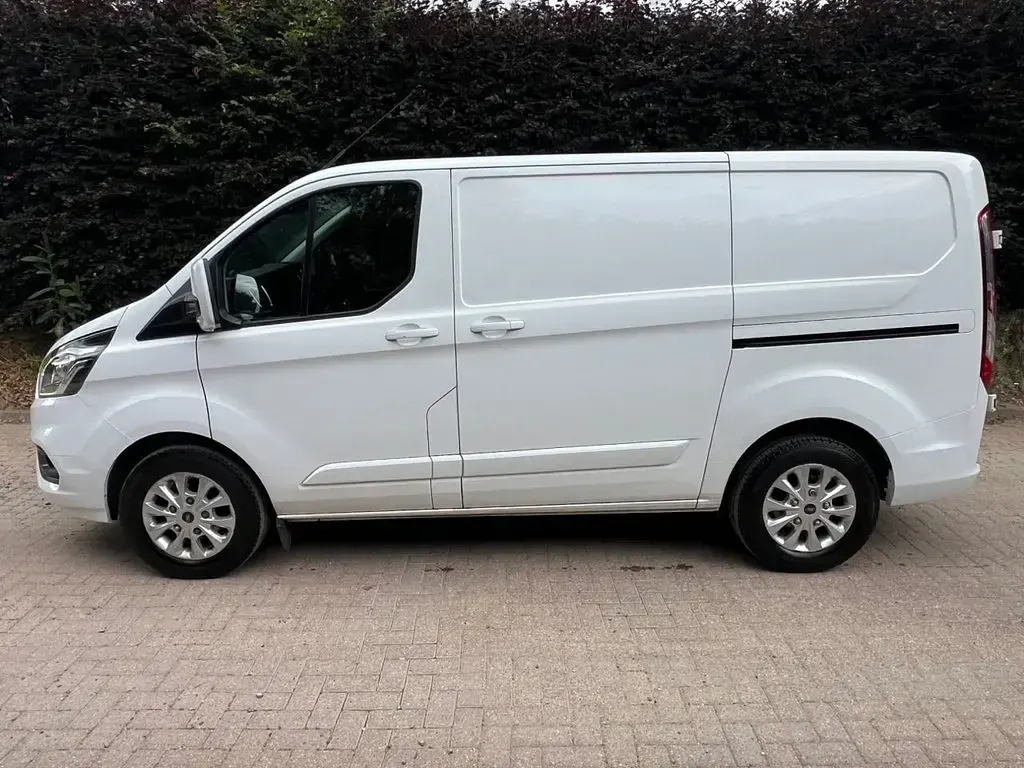 Used Ford Transit Custom Limited 130 HP (95 kW) 2019 White Van