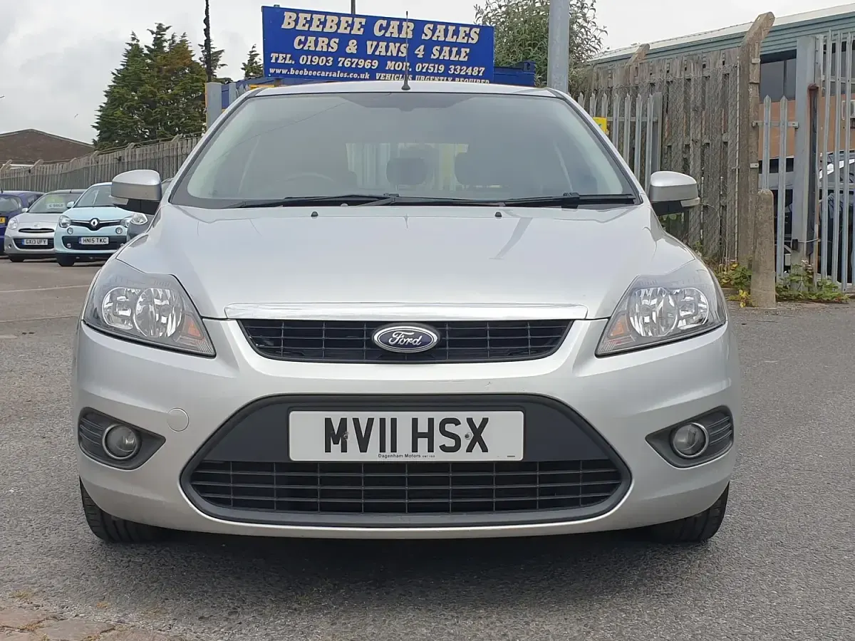 Used Ford Focus Zetec 99 HP (72 kW) 2011 Silver Hatchback