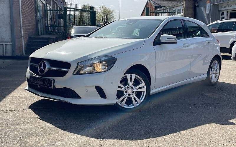 Used Mercedes A180 Executive 109 HP (80 kW) 2017 White Hatchback