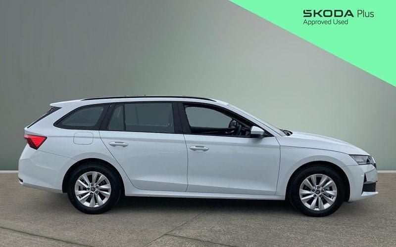 Used Skoda Octavia SE Technology 116 HP (85 kW) 2025 White Estate