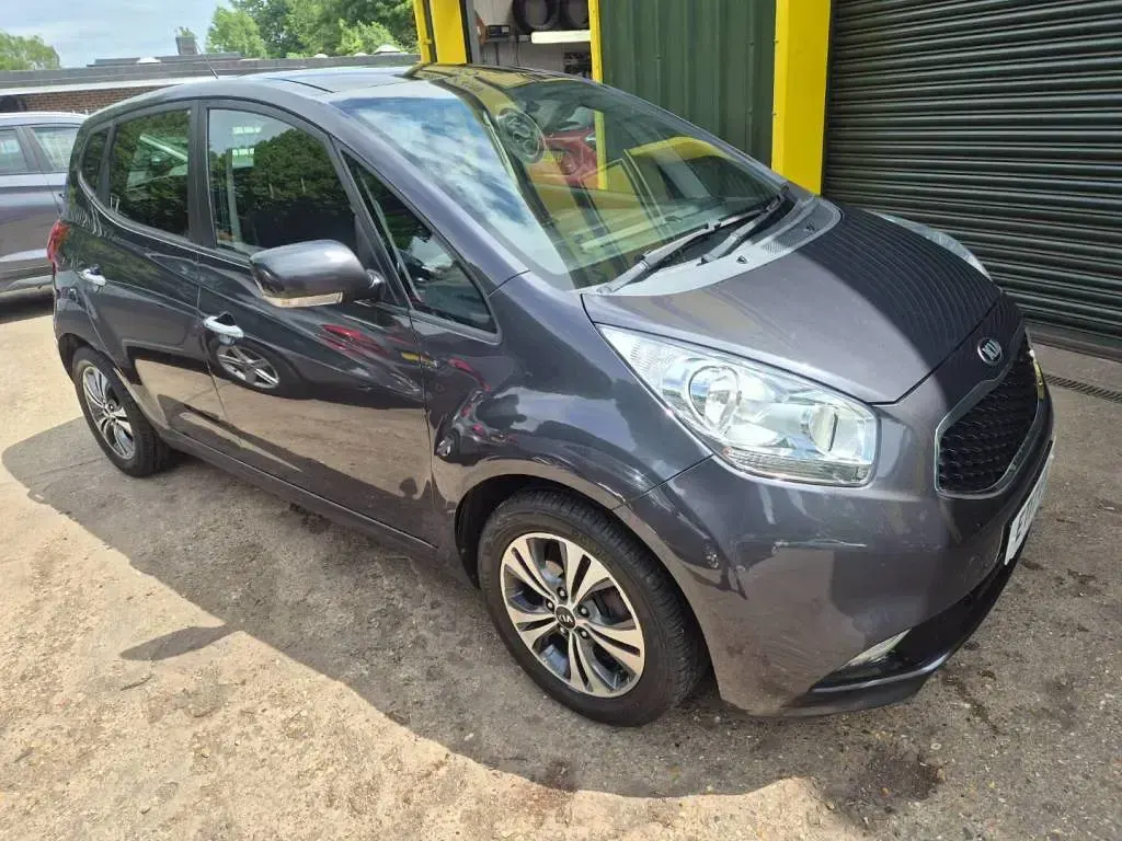Used Kia Venga 123 HP (90 kW) 2017 Silver Hatchback
