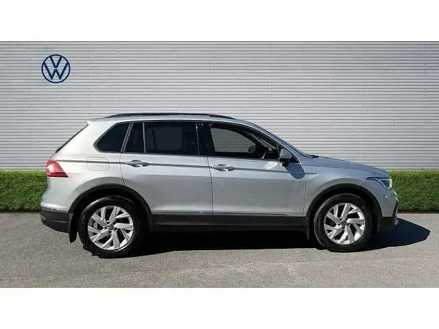Begagnad VW Tiguan Life 150 HK (110 kW) 2021 Silver SUV