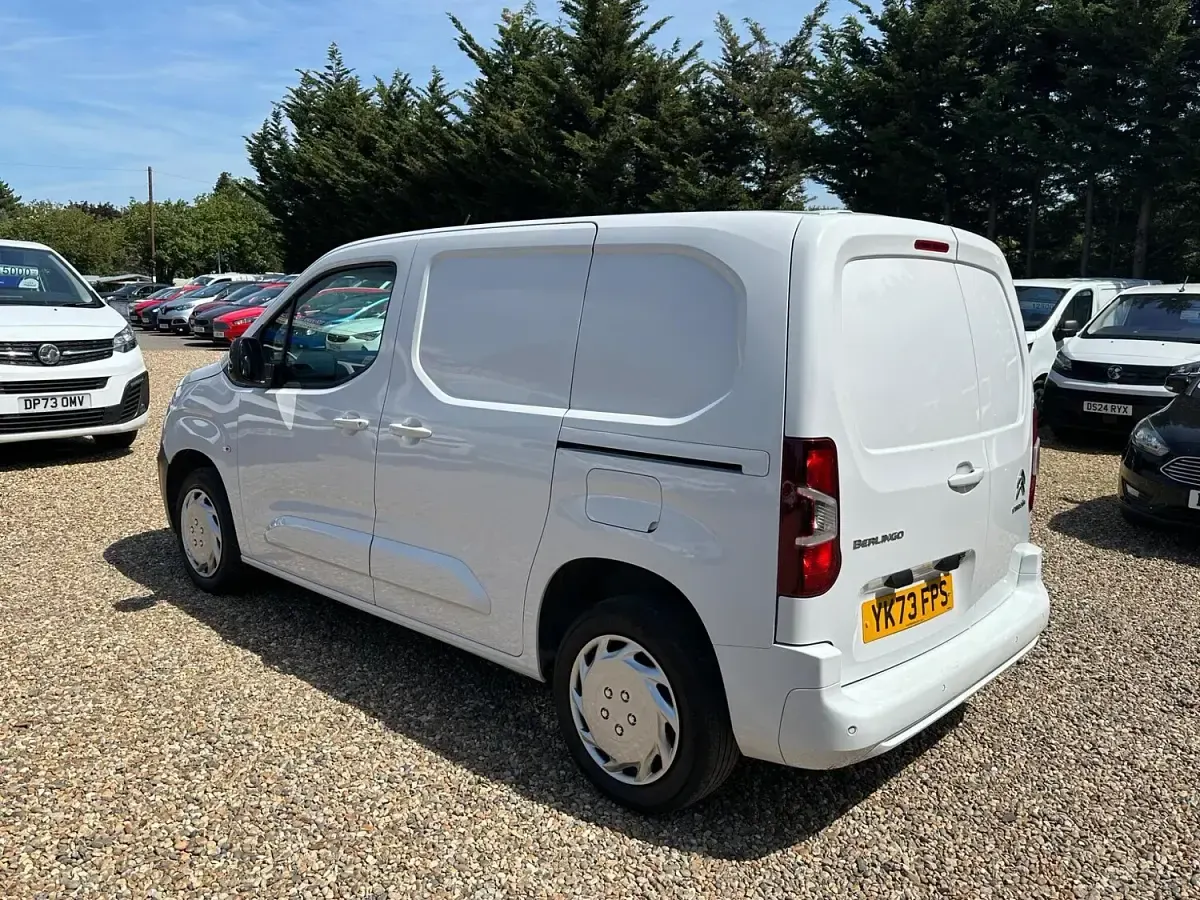 Used Citroën Berlingo 100 HP (73 kW) 2023 White MPV