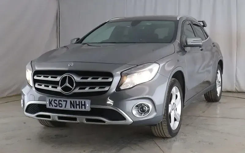 Usado Mercedes GLA200 136 CV (100 kW) 2019 SUV