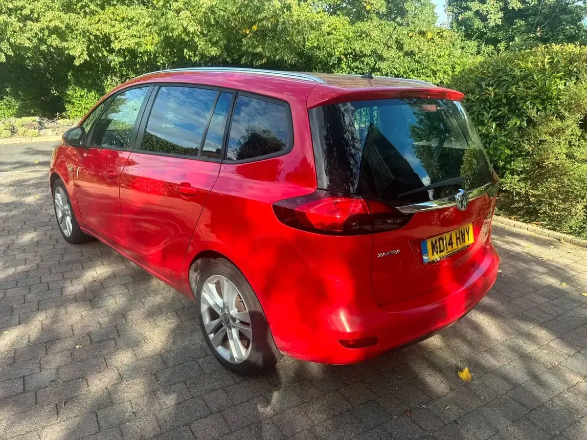 Used Vauxhall Zafira SRi 140 HP (102 kW) 2014 Red MPV