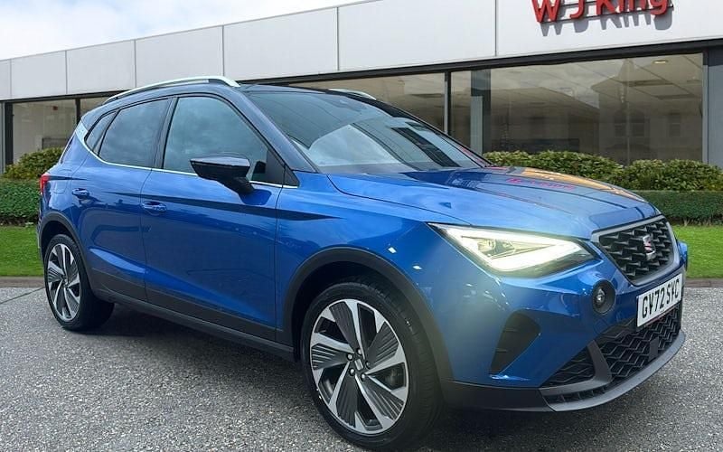 Metallic mystery blue Used 2022 Seat Arona FR SUV | £13,335 (Fair price) - Image 1/3