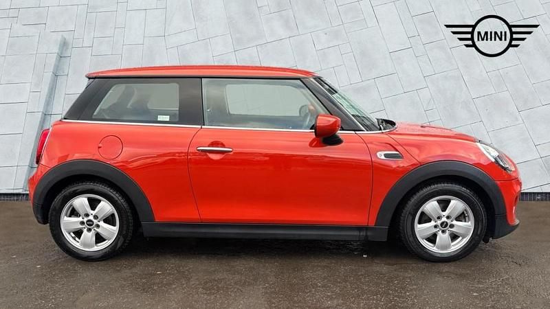 Used Mini ONE Classic 101 HP (74 kW) 2020 Orange Hatchback