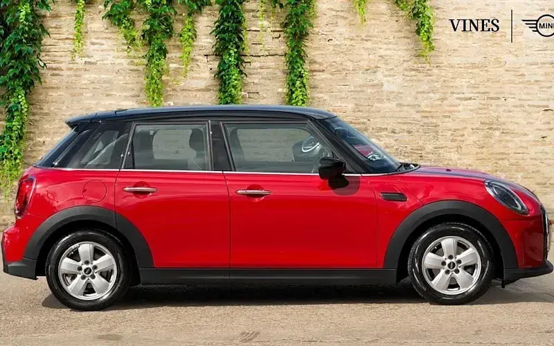 Used Mini Cooper Classic 136 HP (100 kW) 2022 Red Hatchback