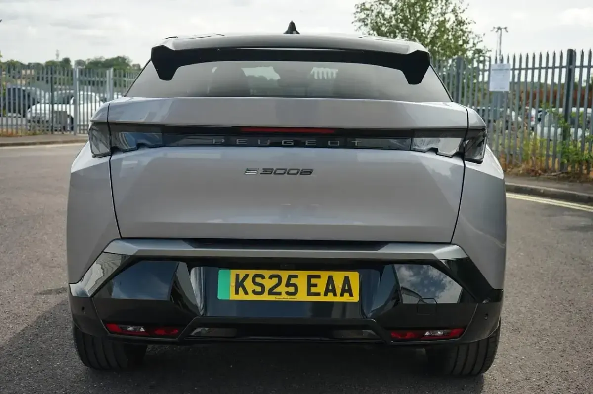 Used Peugeot e-3008 GT 156 kW (213 HP) 2025 Grey SUV