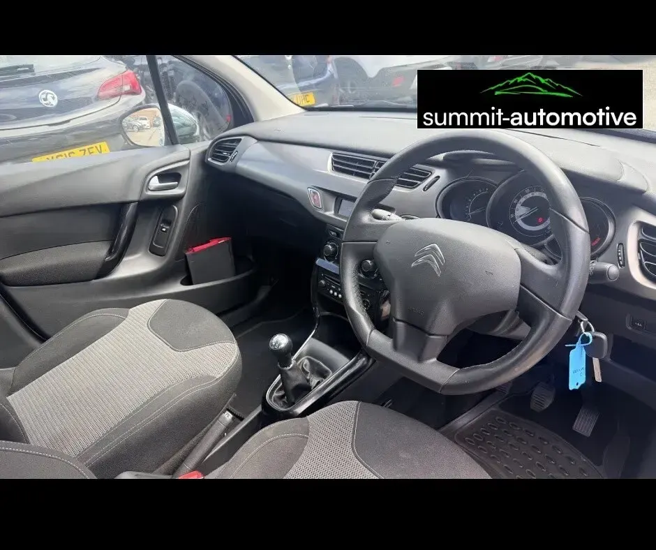 Used Citroën C3 SELECTION 2014 White Hatchback