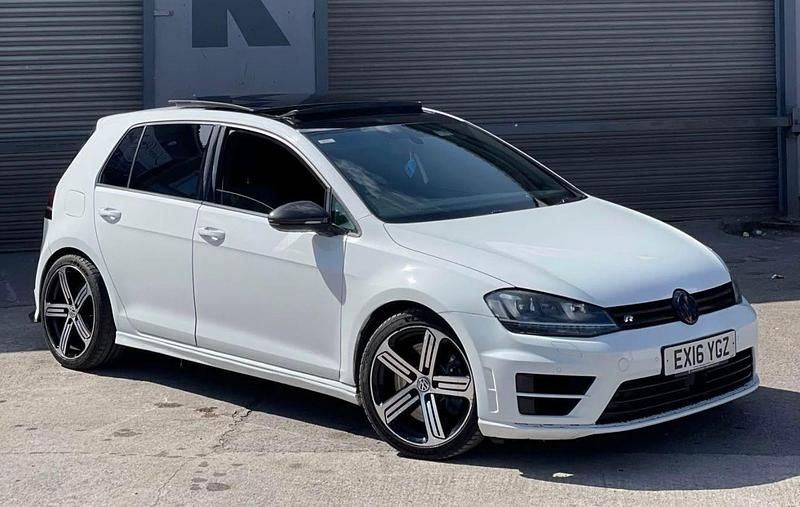 Begagnad VW Golf VII R 2016 Vit Halvkombi