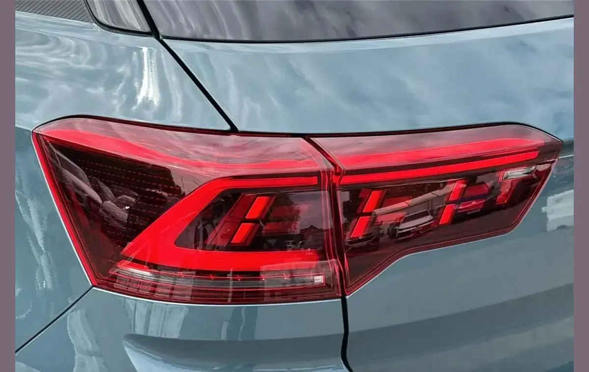 Usado VW T-Roc Black Edition 150 HP (110 kW) 2025 Azul SUV