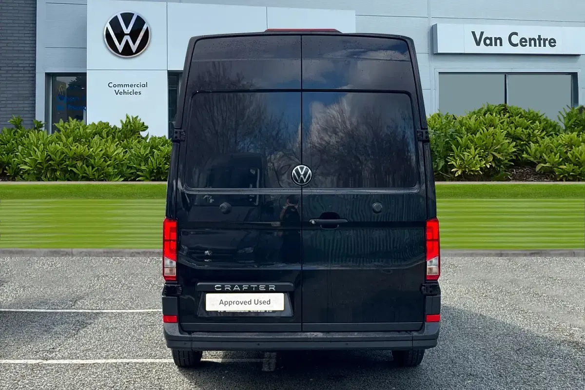 Begagnad VW Crafter S 140 HK (102 kW) 2024 Svart Van