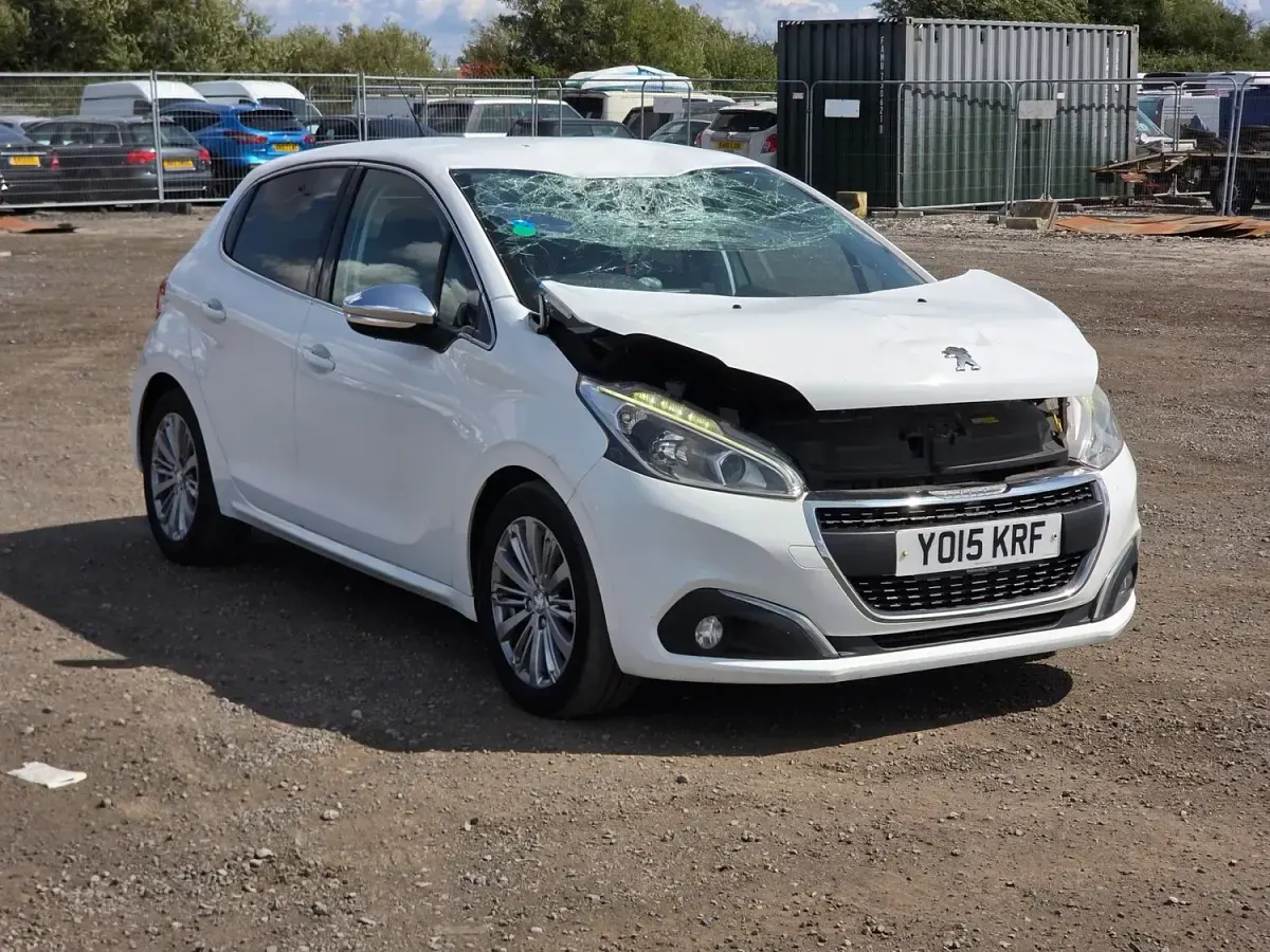 Used Peugeot 208 Allure 2015 White Hatchback