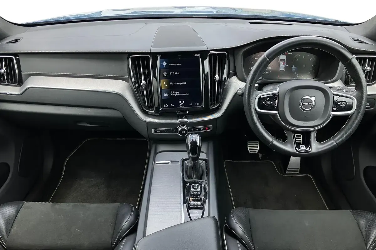 Used Volvo XC60 R-Design Pro 190 HP (139 kW) 2019 Blue SUV