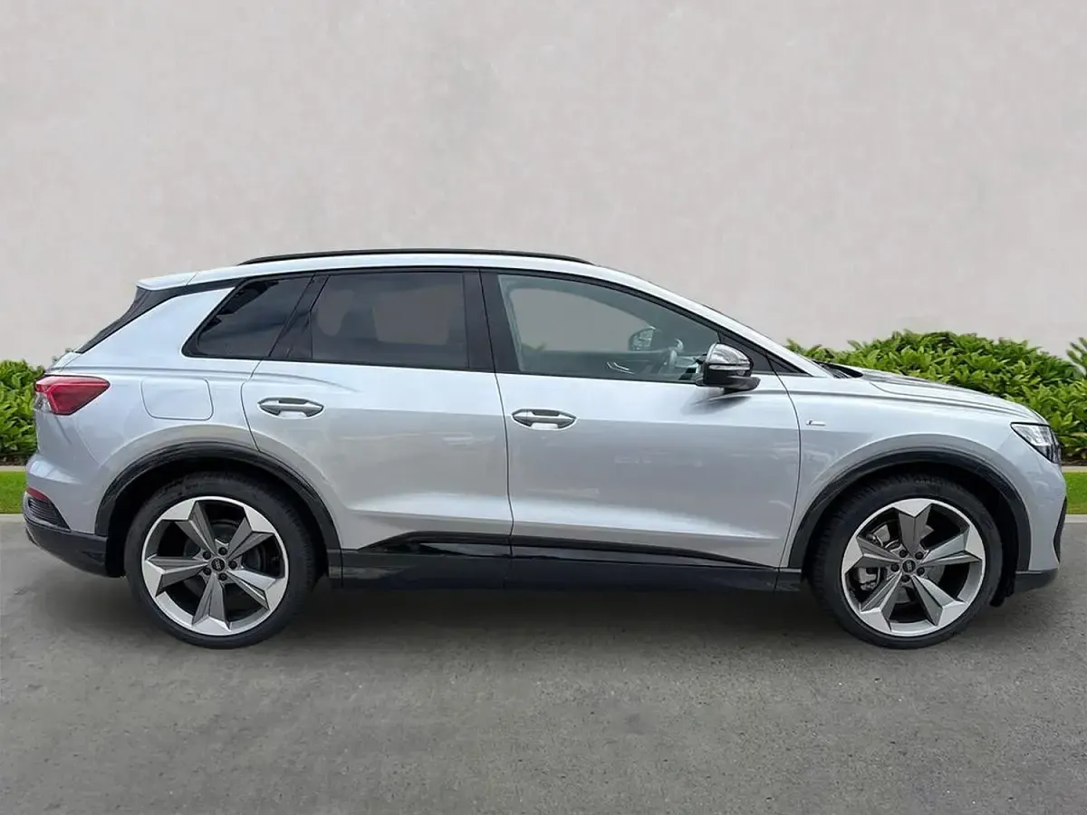 Used Audi Q4 e-tron Black Edition 210 kW (286 HP) 2025 Silver SUV