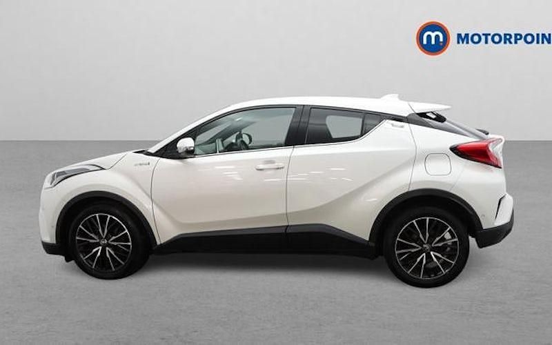 Used Toyota C-HR 122 HP (89 kW) 2017 White SUV