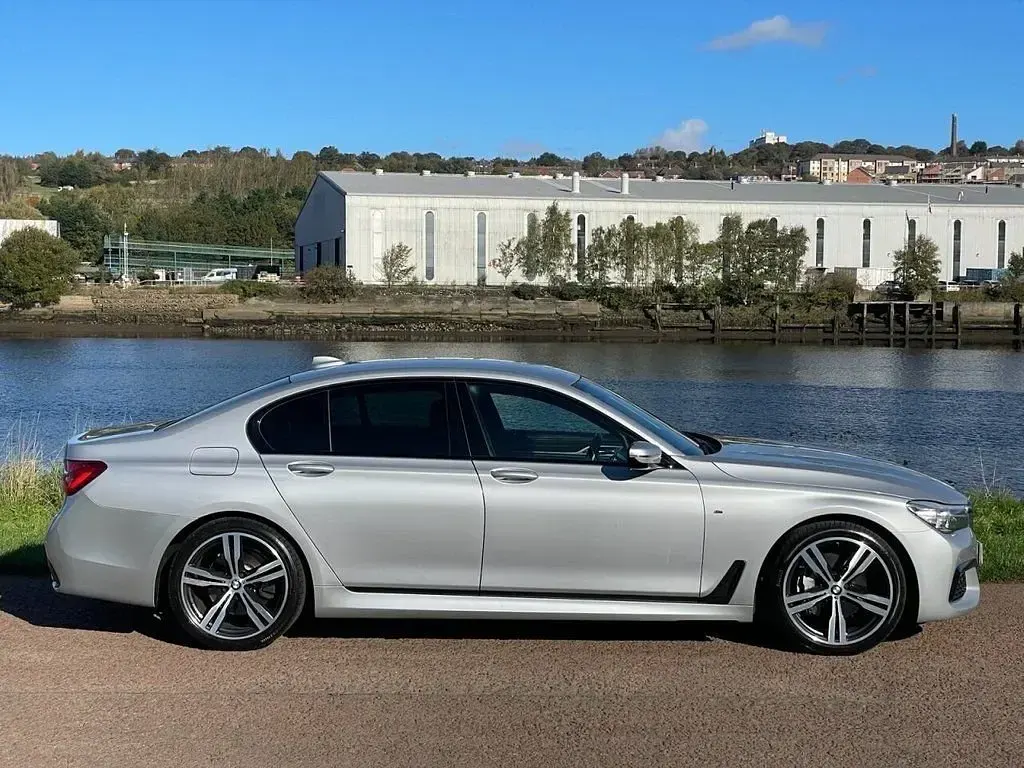 Used BMW 730 M Sport 265 HP (194 kW) 2018 Silver Sedan
