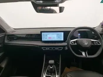 Używany MG HS Trophy 299 KM (219 kW) 2025 Srebrny SUV
