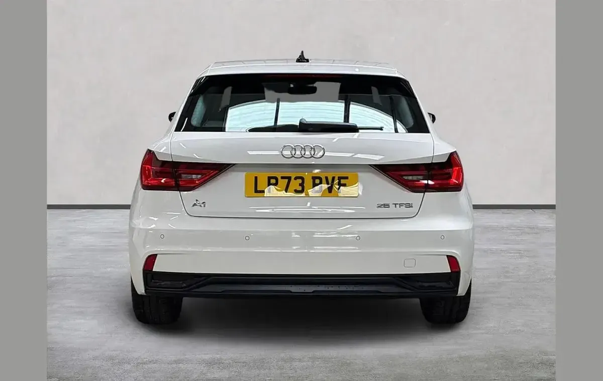Używany Audi A1 Sport 95 KM (69 kW) 2024 Biały SUV